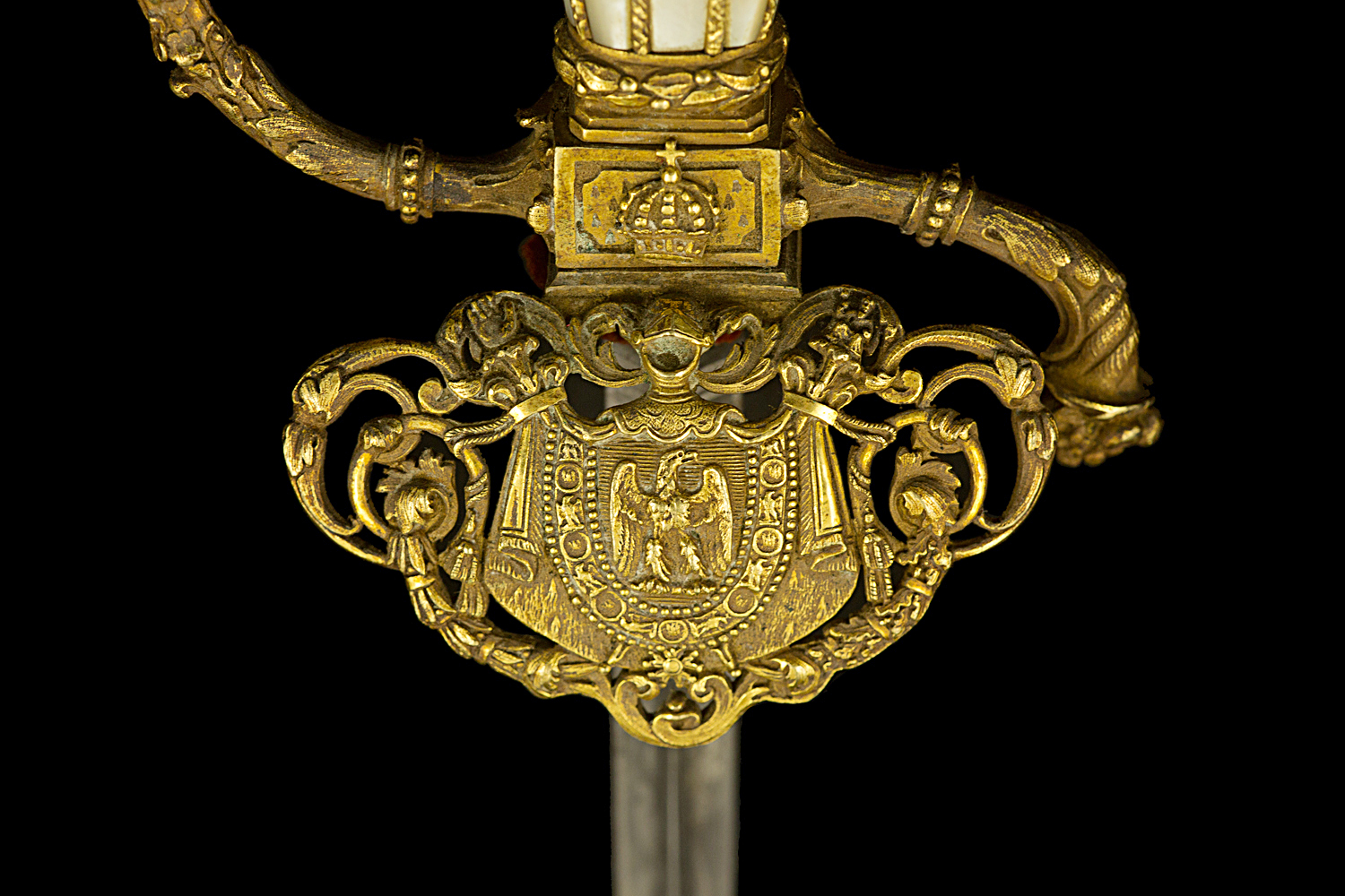 S000003_French_Ambassador_Smallsword_Detail_Shell_Obverse