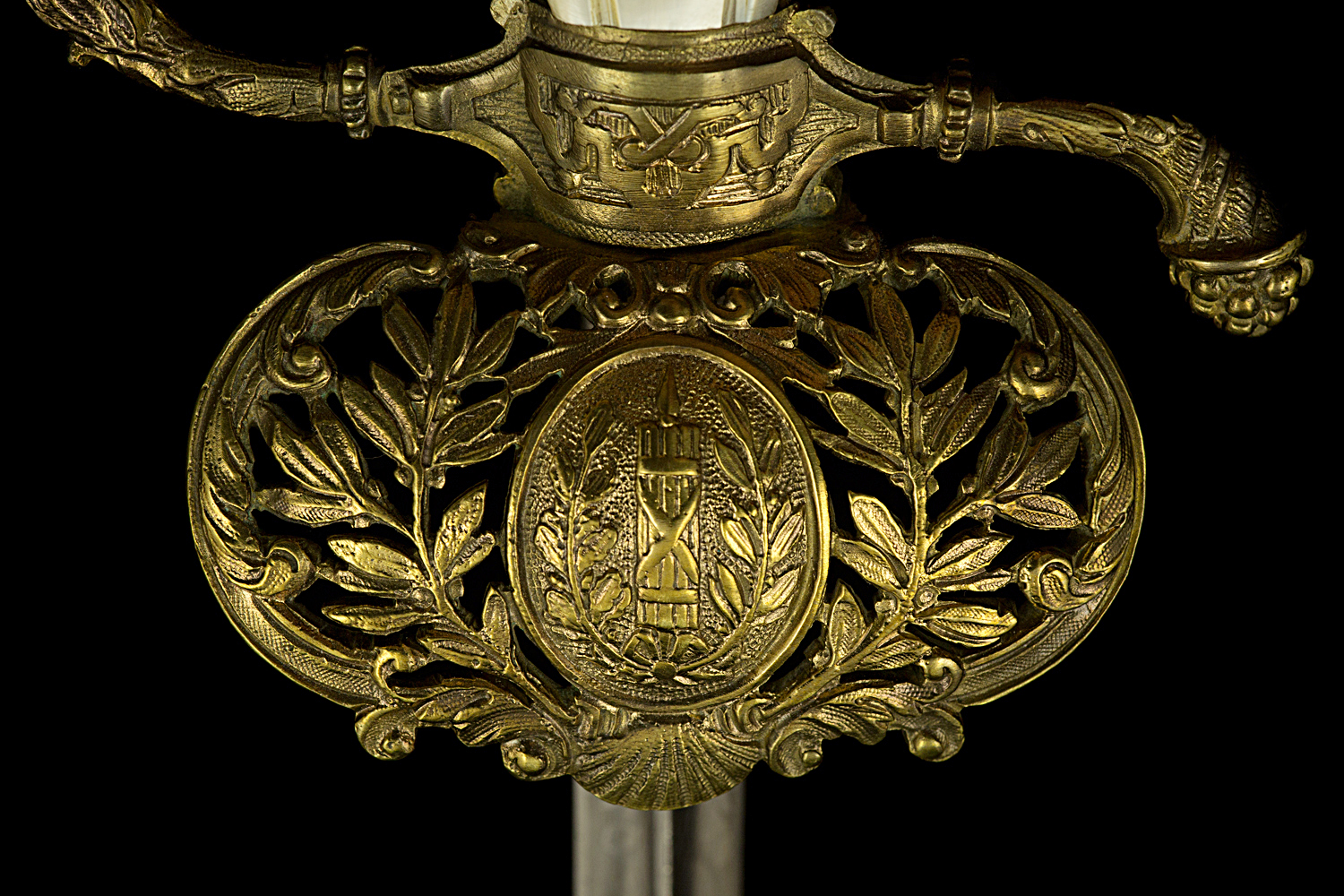 S000012_French_Judge_Smallsword_Detail_Shell_Obverse