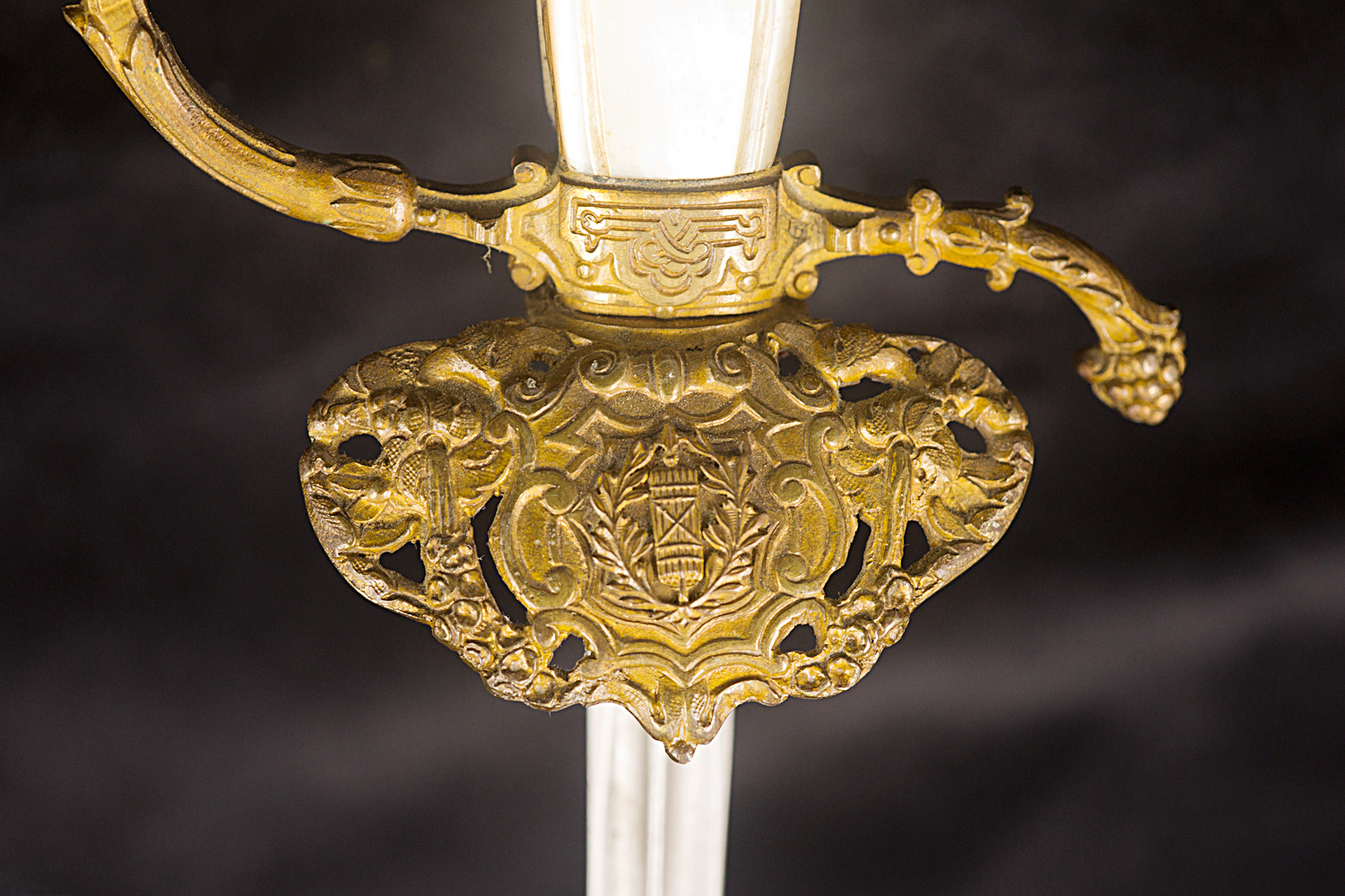 S000044_French_Smallsword_Detail_Shell_Obverse