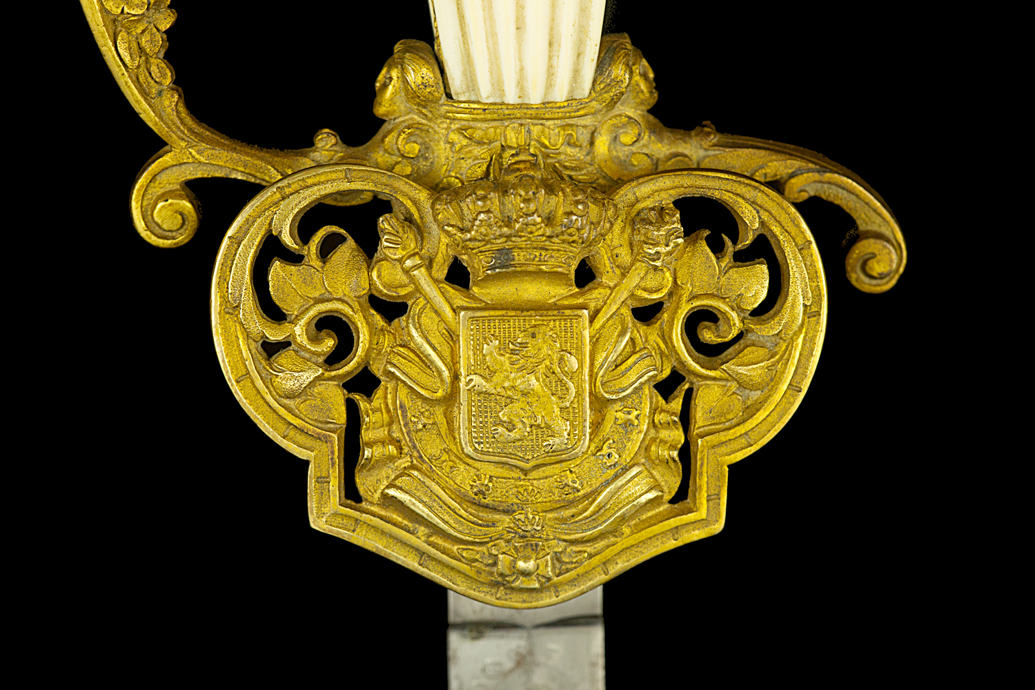 S000078_Belgian_Court_Sword_Detail_Shell_Obverse