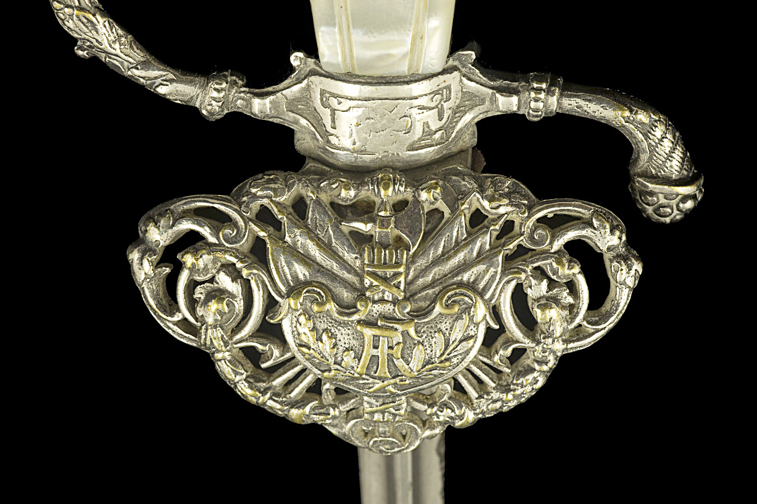 S000090_French_3rd_Republic_Smallsword_Detail_Shell_Obverse