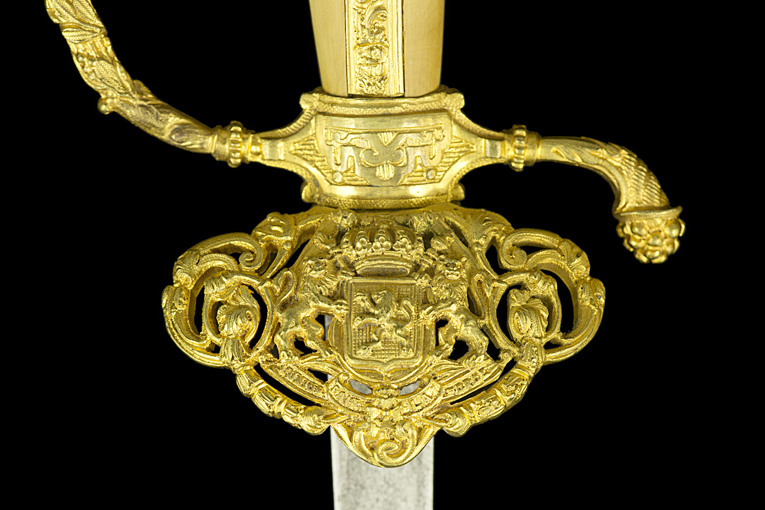 S000121_French_made_Belgian_Smallsword_Detail_Shell_Obverse